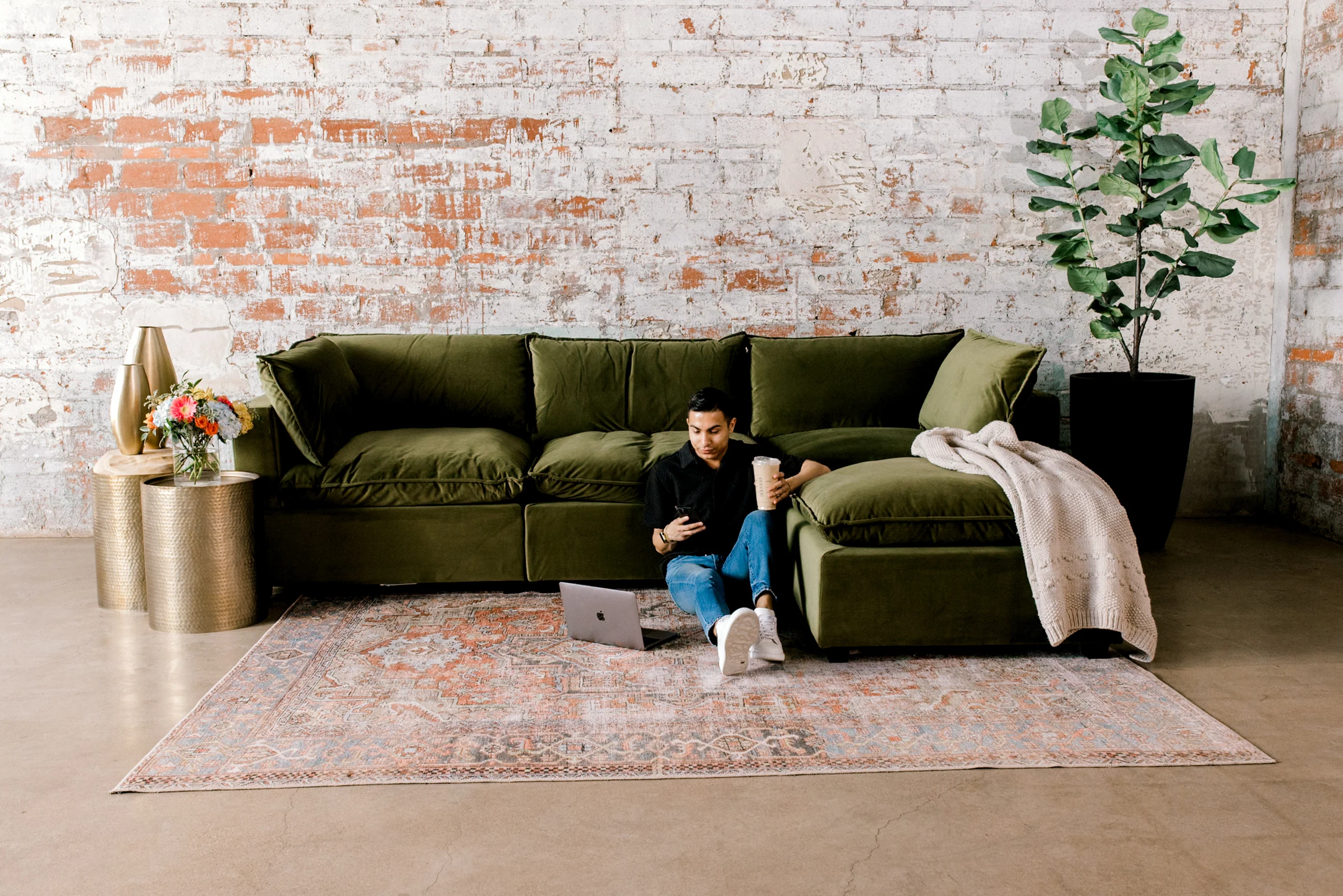Luna Corner Sectional - Image 29